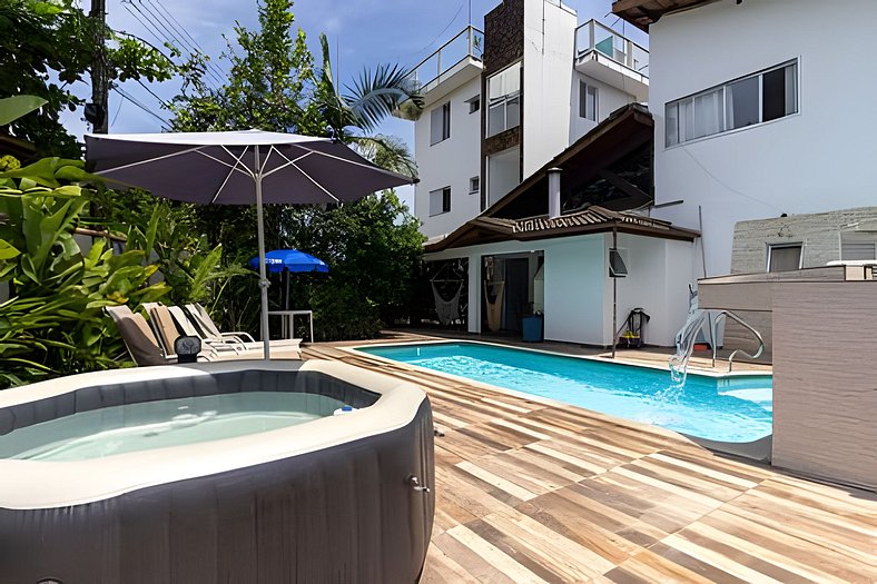 Linda casa térrea com piscina climatizada, churrasqueira e s